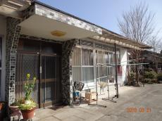 屋根外壁塗装は湧水町のリビング亀沢へ