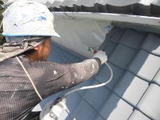 屋根瓦塗装は湧水町のリビング亀沢へ